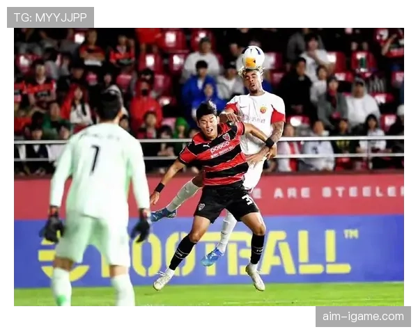 阿什拉夫头球造险，球队稳健表现迎关键进攻良机