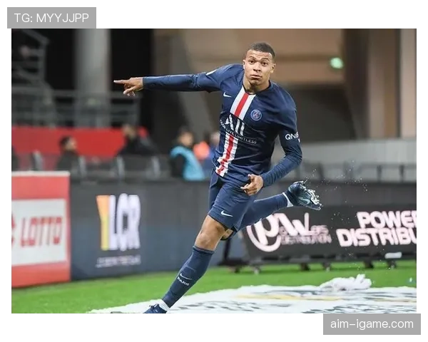 姆巴佩持续保持高水平状态,展现巨星风采引发众多关注 姆巴佩持续保持高水平状态,展现巨星风采引发众多关注