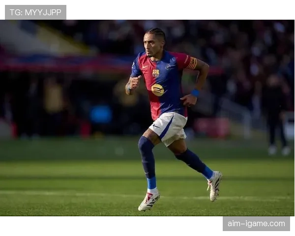 拉菲尼亚：现代左脚边锋的战术角色与跑位解析