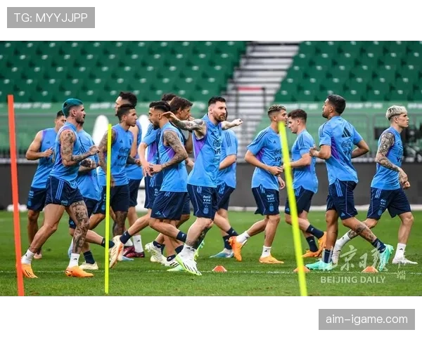 梅西家冰箱里塞满能量饮料，训练完直接喝三瓶？