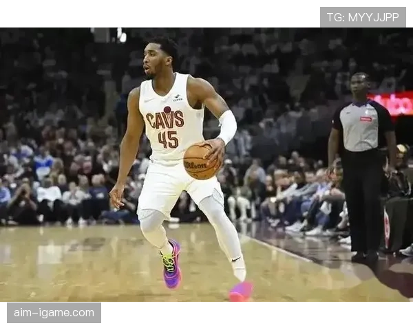 多诺万·米切尔突破拉开防守 与利拉德挡拆配合效率提升显著