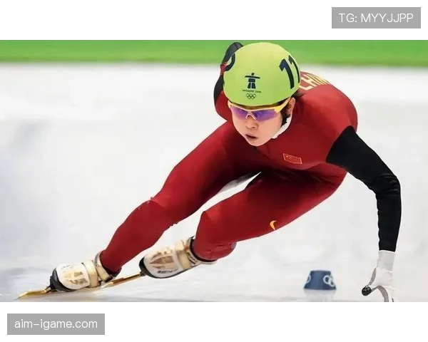 王濛在家切个菜都像在冰场压步，刀工快得邻居报警